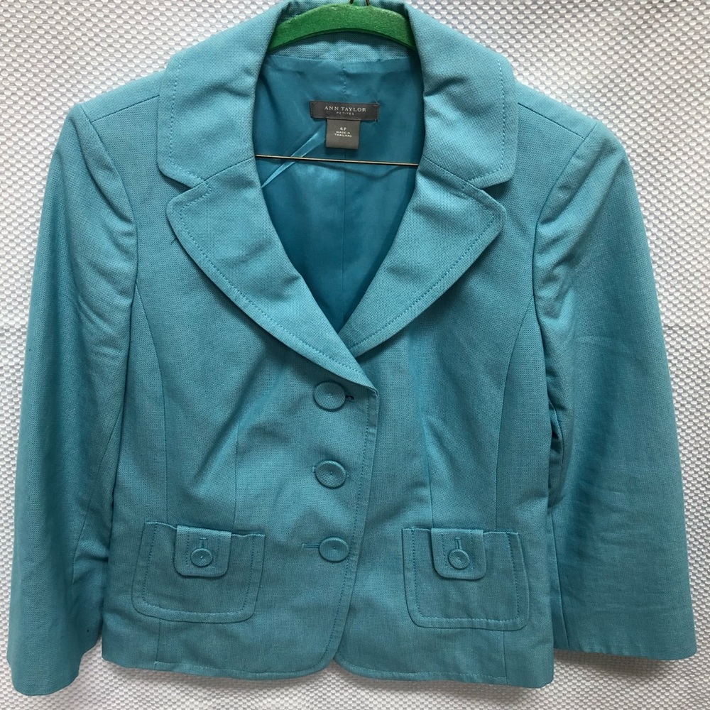 Beautiful Ann Taylor blue suit jacket 4P
